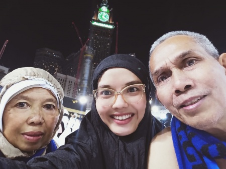 Mba Amelia beserta Ibu dan Bapak Tercinta